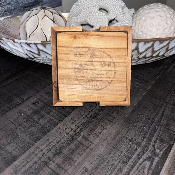 Walt Disney World Passholder Coasters Wooden Beverage Case Minnie Mouse Wood Set - Picture 2 of 2